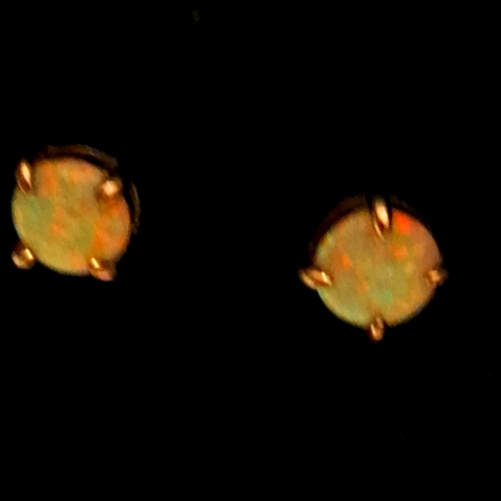 NWOT,Stunning,Fire🔥Opal,Stud Earrings with 925 Sterling Silver Plated Posts 💥